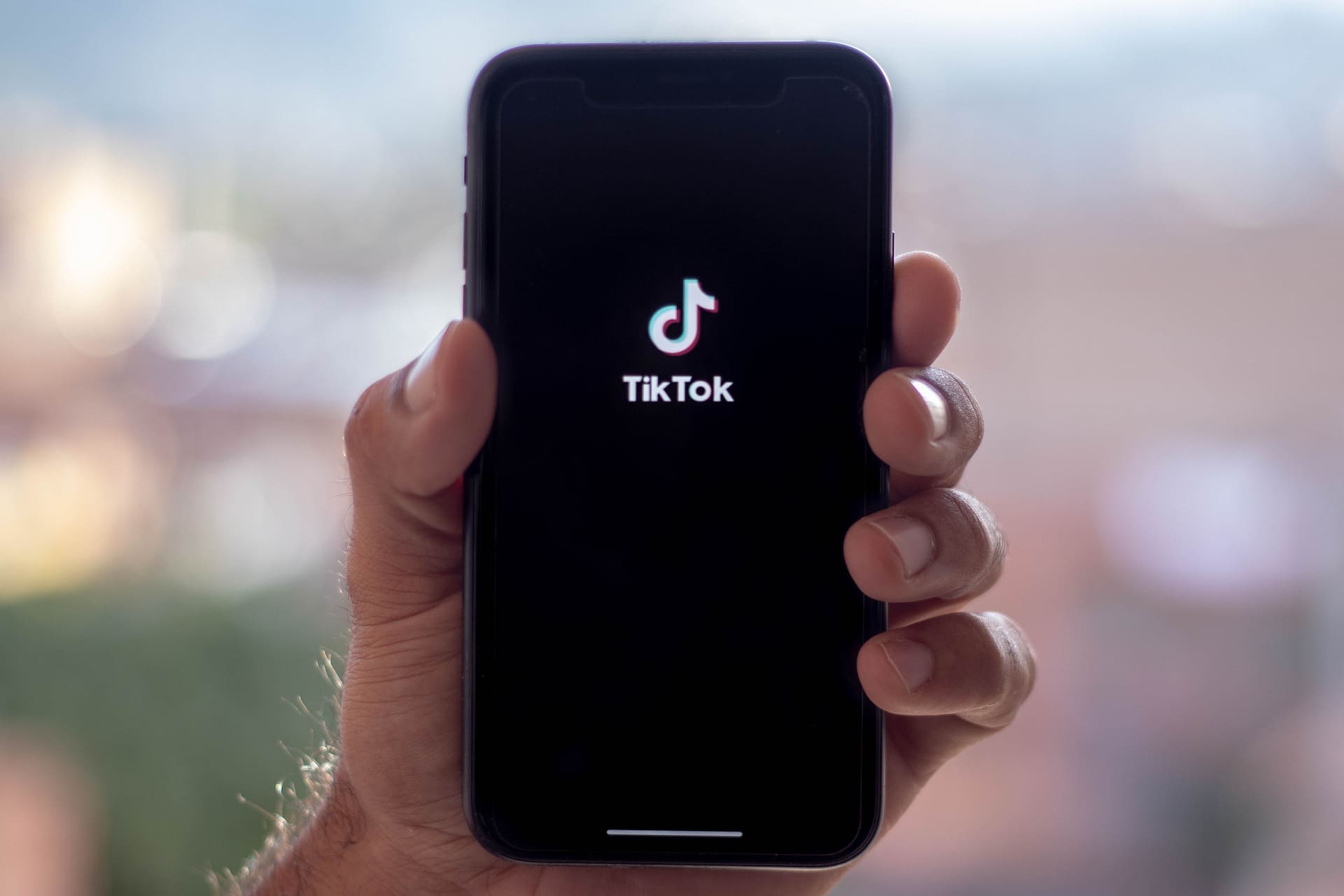 Guerra a TikTok: ¿Sos el arquitecto de tu vida o un esclavo del algoritmo?